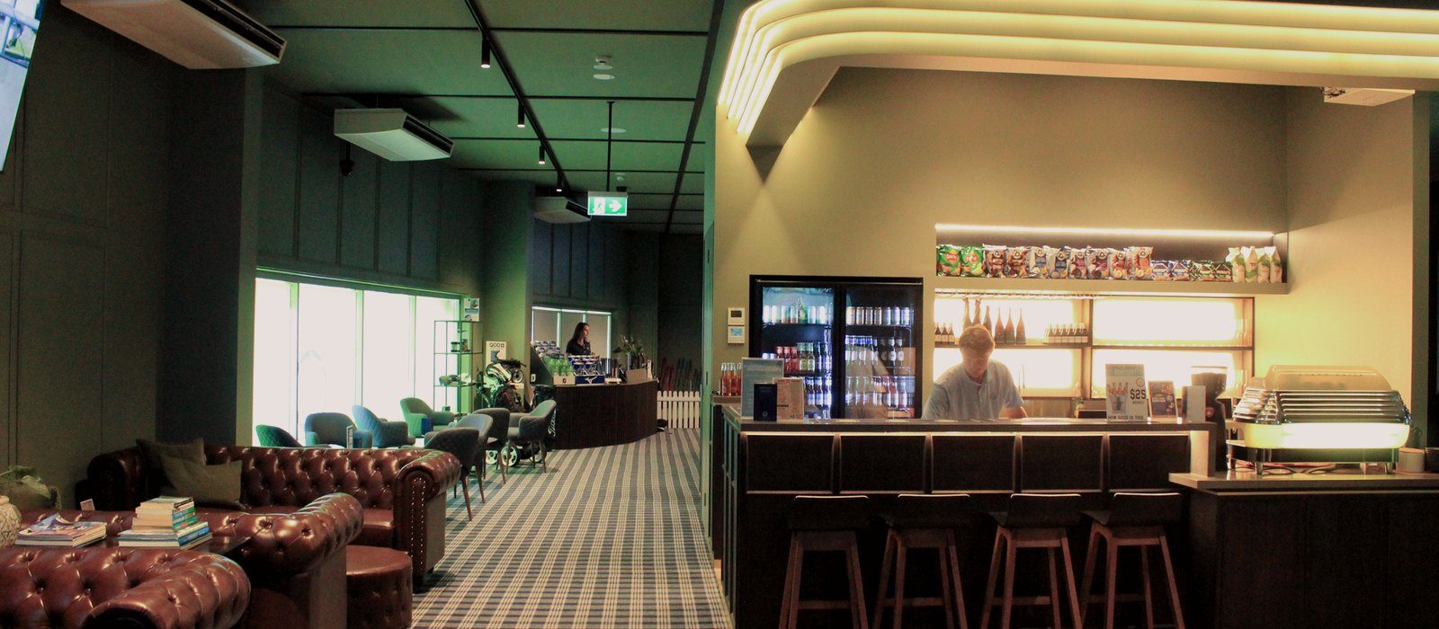 The Howe2Golf clubhouse bar and lounge
